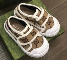 Load image into Gallery viewer, Baby shoes
