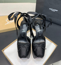 Load image into Gallery viewer, Mommy heels
