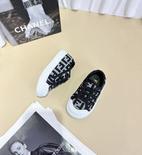 Load image into Gallery viewer, Baby shoe
