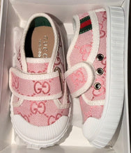 Load image into Gallery viewer, Baby shoes
