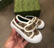 Load image into Gallery viewer, Baby shoes
