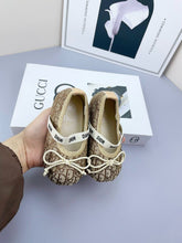 Load image into Gallery viewer, Baby shoes
