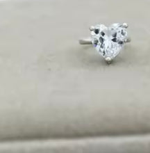 Load image into Gallery viewer, New born heart rings
