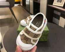 Load image into Gallery viewer, Baby shoes
