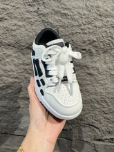 Load image into Gallery viewer, Children shoes
