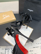 Load image into Gallery viewer, Mommy heels
