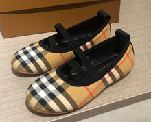 Load image into Gallery viewer, Children sandals
