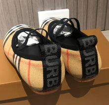 Load image into Gallery viewer, Children sandals
