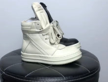 Load image into Gallery viewer, Children shoes
