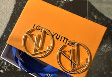 Load image into Gallery viewer, Mommy earrings
