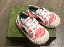 Load image into Gallery viewer, Baby shoes
