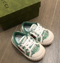 Load image into Gallery viewer, Baby shoes
