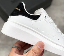 Load image into Gallery viewer, Children shoes
