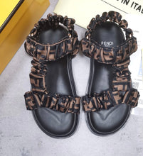 Load image into Gallery viewer, Mommy sandals
