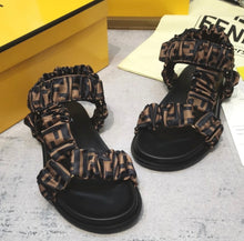 Load image into Gallery viewer, Mommy sandals
