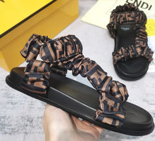 Load image into Gallery viewer, Mommy sandals
