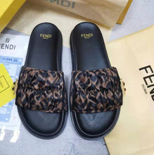 Load image into Gallery viewer, Mommy sandals
