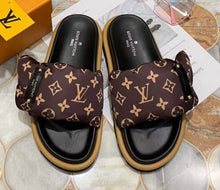 Load image into Gallery viewer, Mommy sandals
