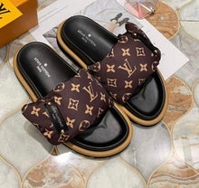 Load image into Gallery viewer, Mommy sandals
