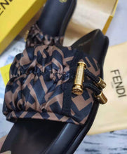 Load image into Gallery viewer, Mommy sandals
